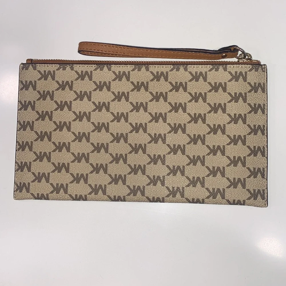 Michael Kors Aspen Jet‎ Set Zipper Clutch Wristlet